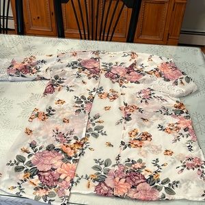 SHEER FLORAL DUSTER SIZE MEDIUM EUC
